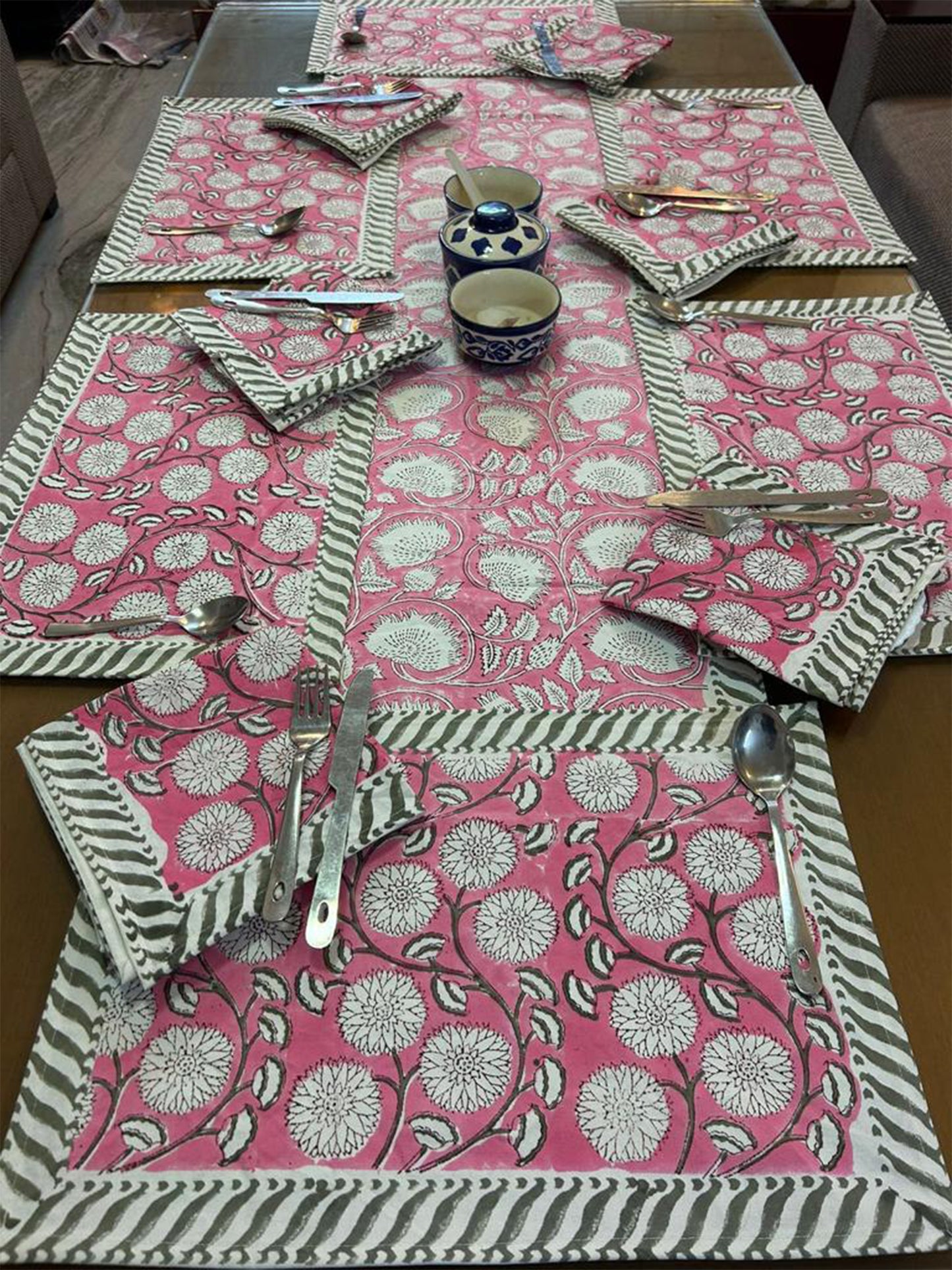 Pink Tabel Cloth Set