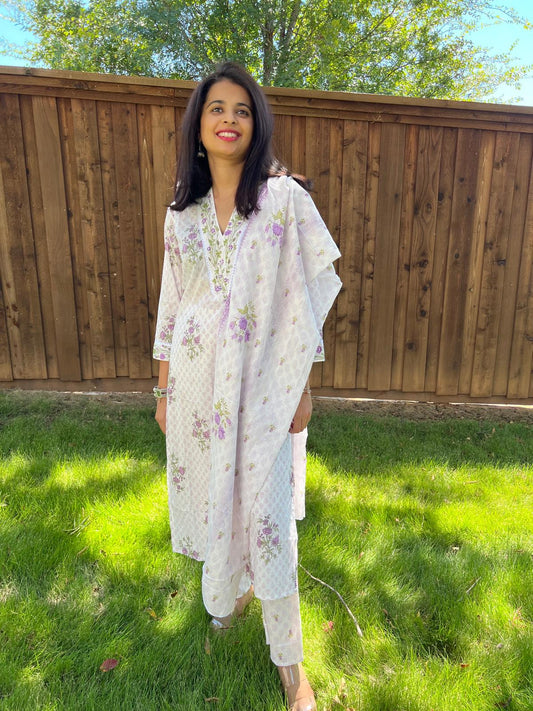 Lavender Flower Chudi Set