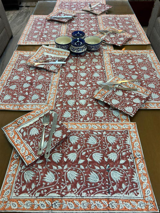 Maroon Tabel Cloth Set